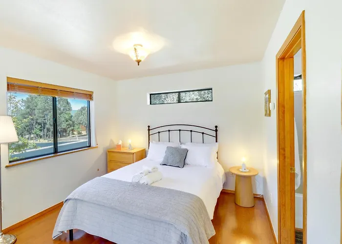 Large Yard, Patio & Detached Casita In Show