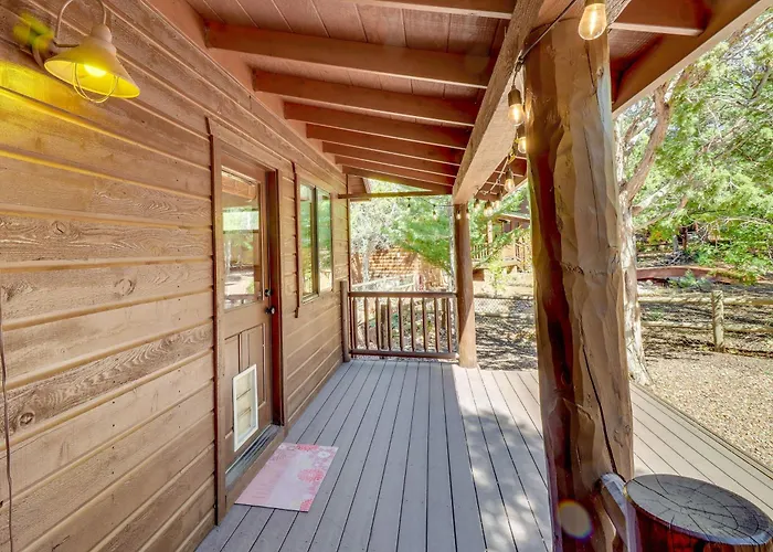Large Yard, Patio & Detached Casita In Show *